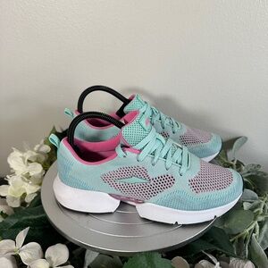 Avia Women's Arch Support Aqua blue & pink Lightweight Athletic Sneaker size 7.5